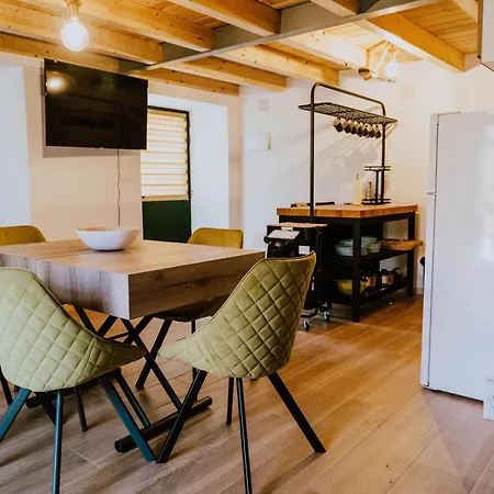 Semesterbostad West *